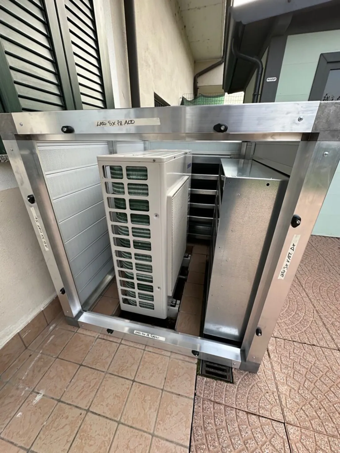 stave-acoustic-lavabili-autoestinguenti-in-classe-1