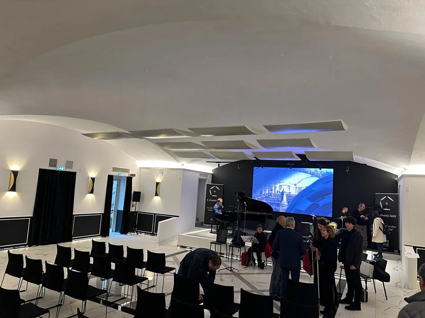 sound-absorbing-panels-for-auditoriums